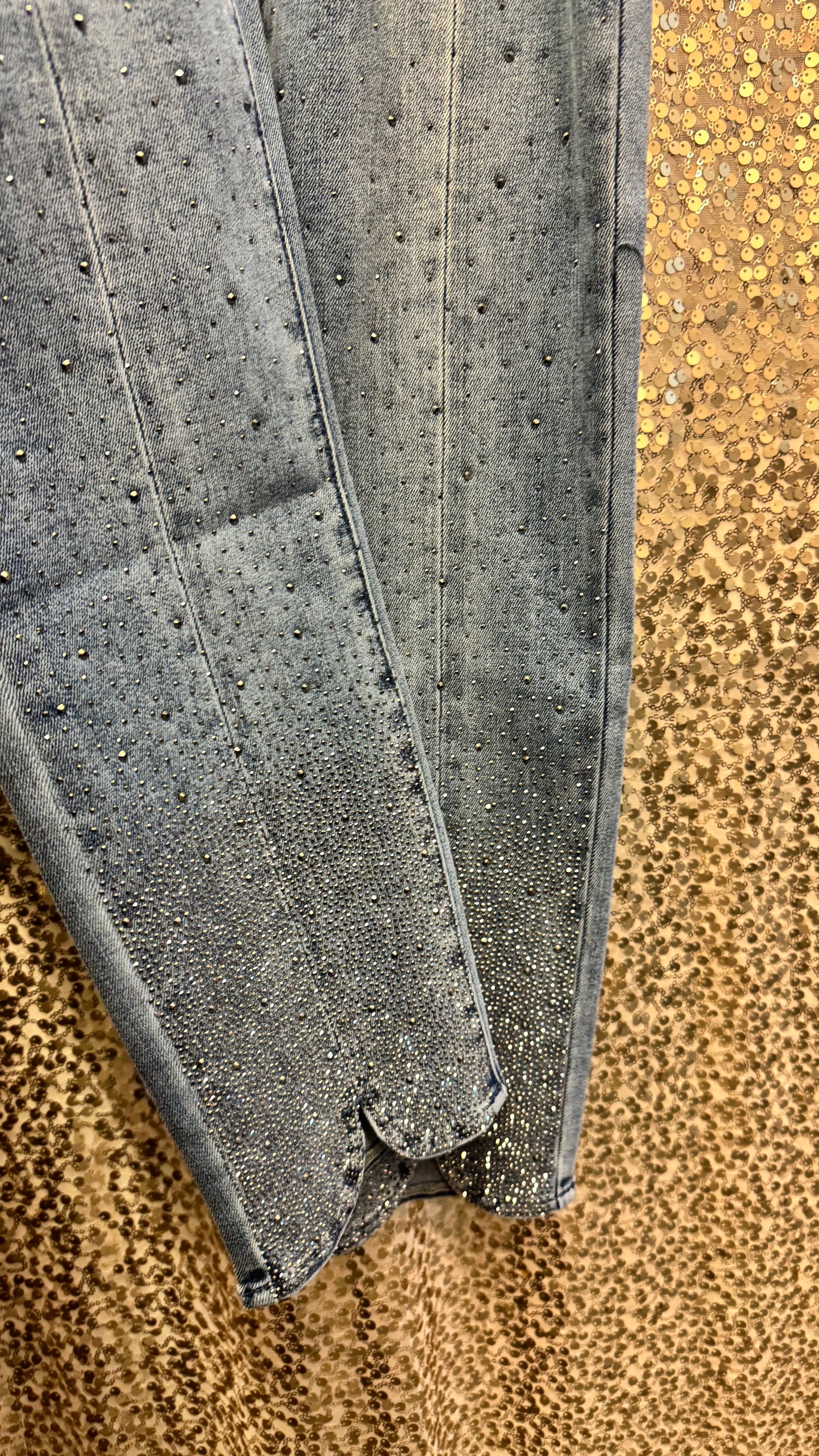 AZI TIFFANY RHINESTONE DETAILED JEANS