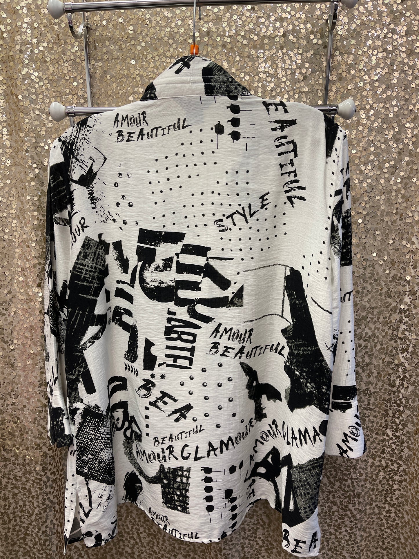 AM BUTTON FRONT TOP WIRE COLLAR 3/4 SLEEVE BLK/WHITE