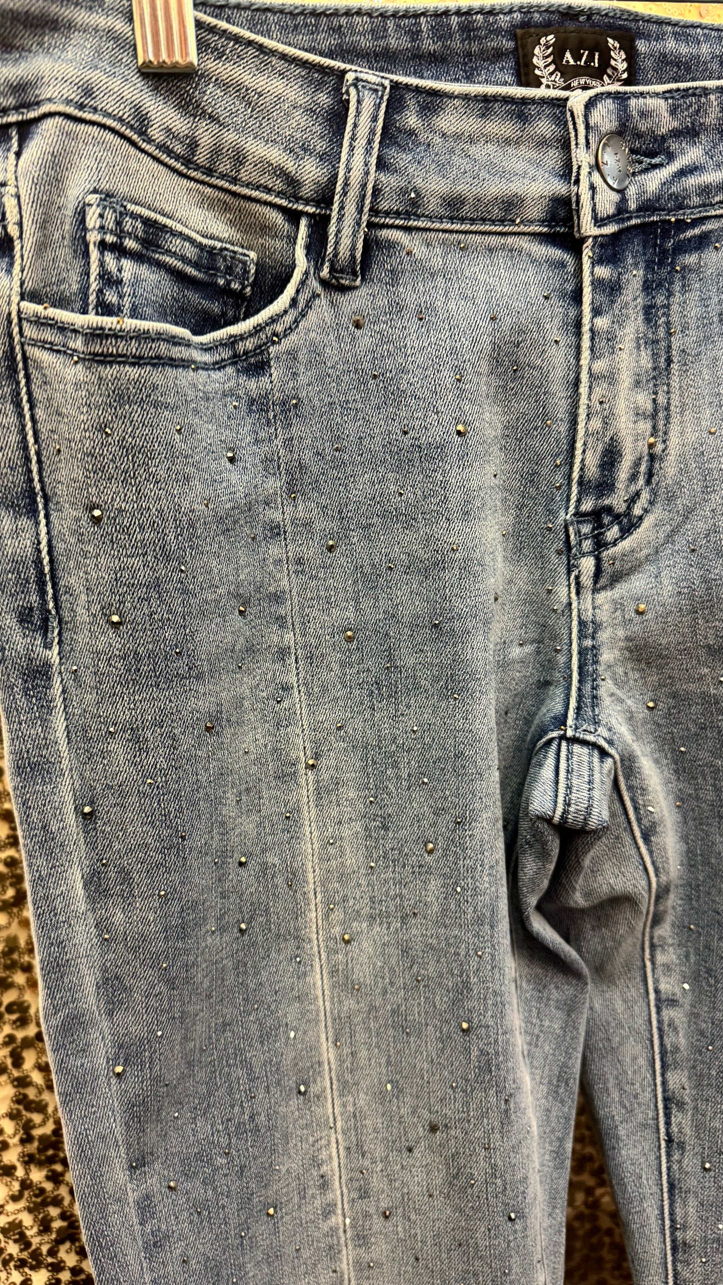 AZI TIFFANY RHINESTONE DETAILED JEANS