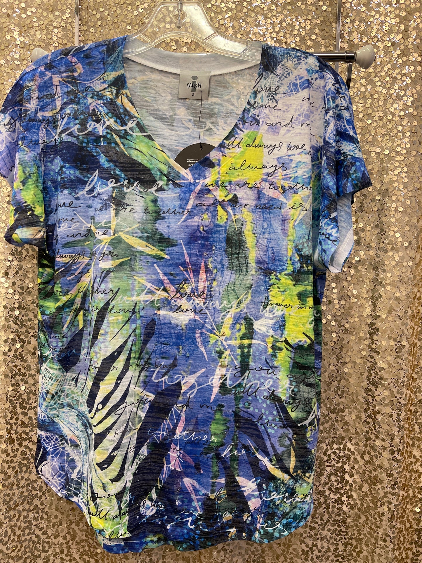 IN S/S LOVE NOTES VNECK TOP