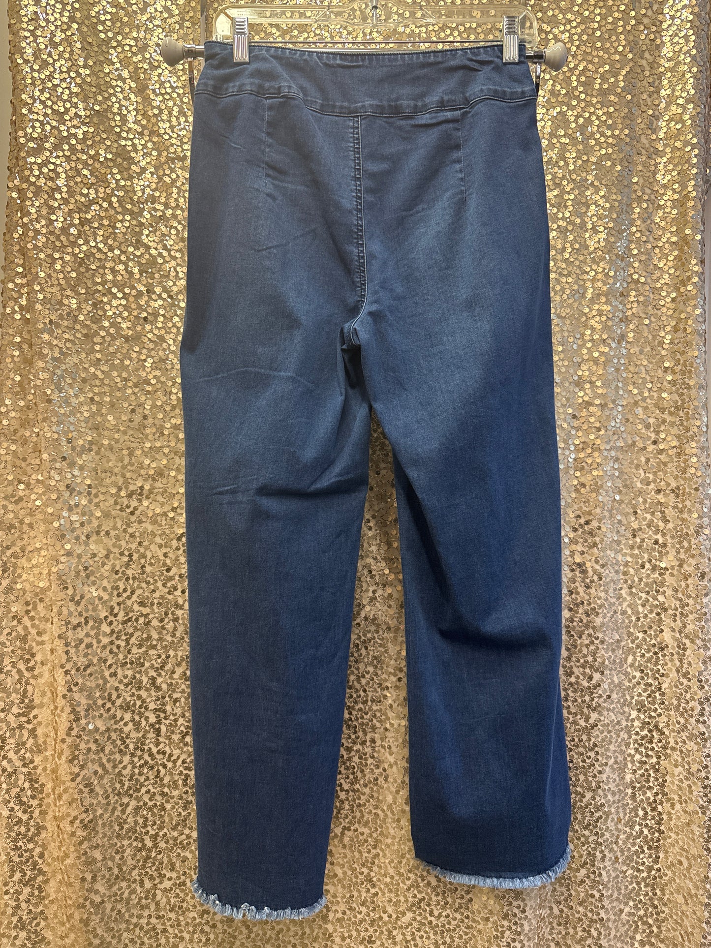 DENIM SLIT FRONT PATCH POCKETS WITH LEO DESIGN