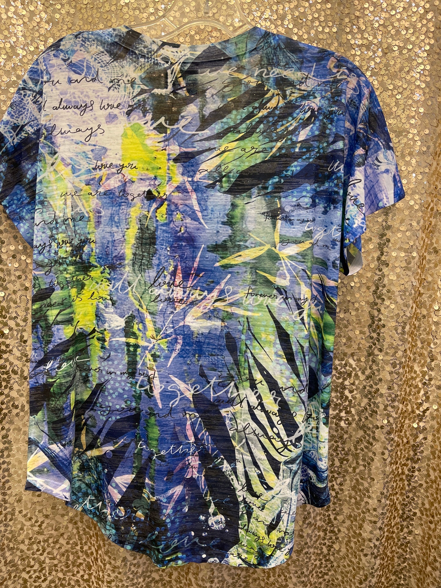 IN S/S LOVE NOTES VNECK TOP