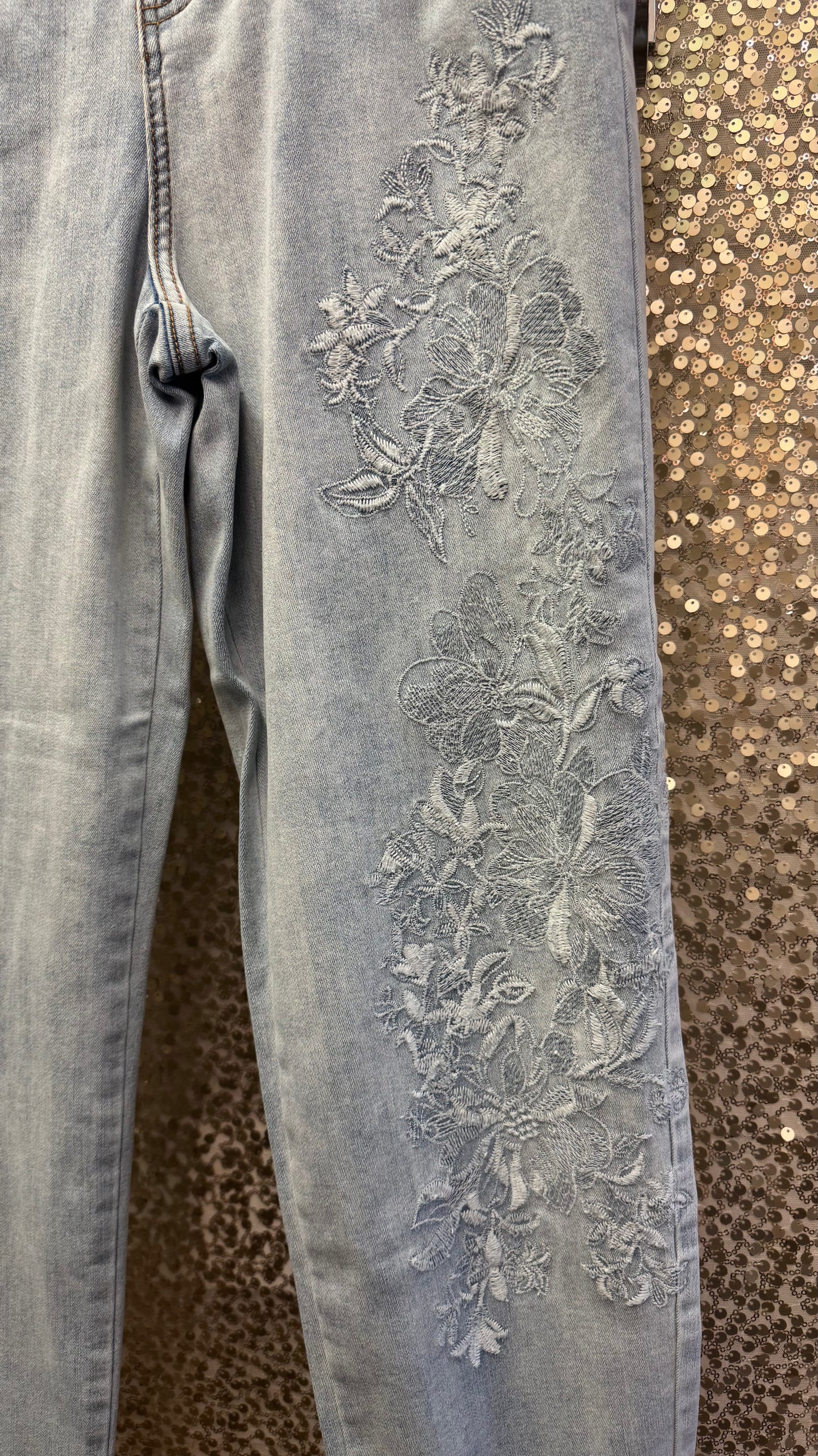 ORLY EMBROIDERED LIGHT BLUE DEMIN JEANS