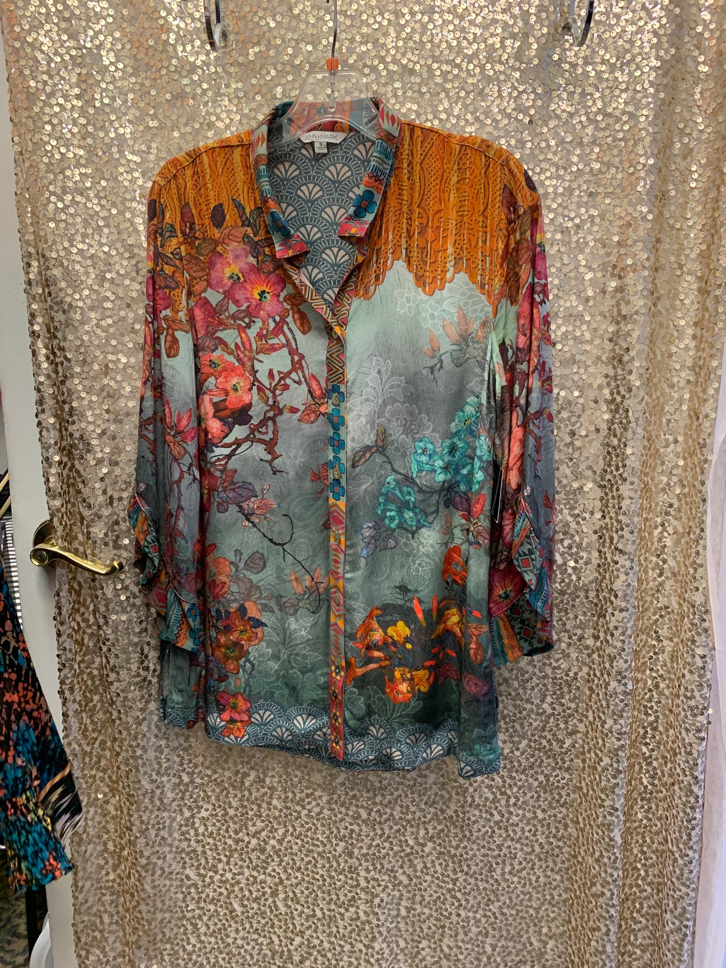 JM MULTI FLORAL BUTTON FRONT WIRE COLLAR RUFFLE SLEEVE DETAIL